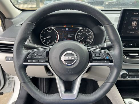 Used 2024 Nissan Altima 2.5 SL FWD image 6