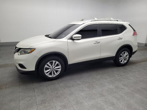 Used 2016 Nissan Rogue SV image 2