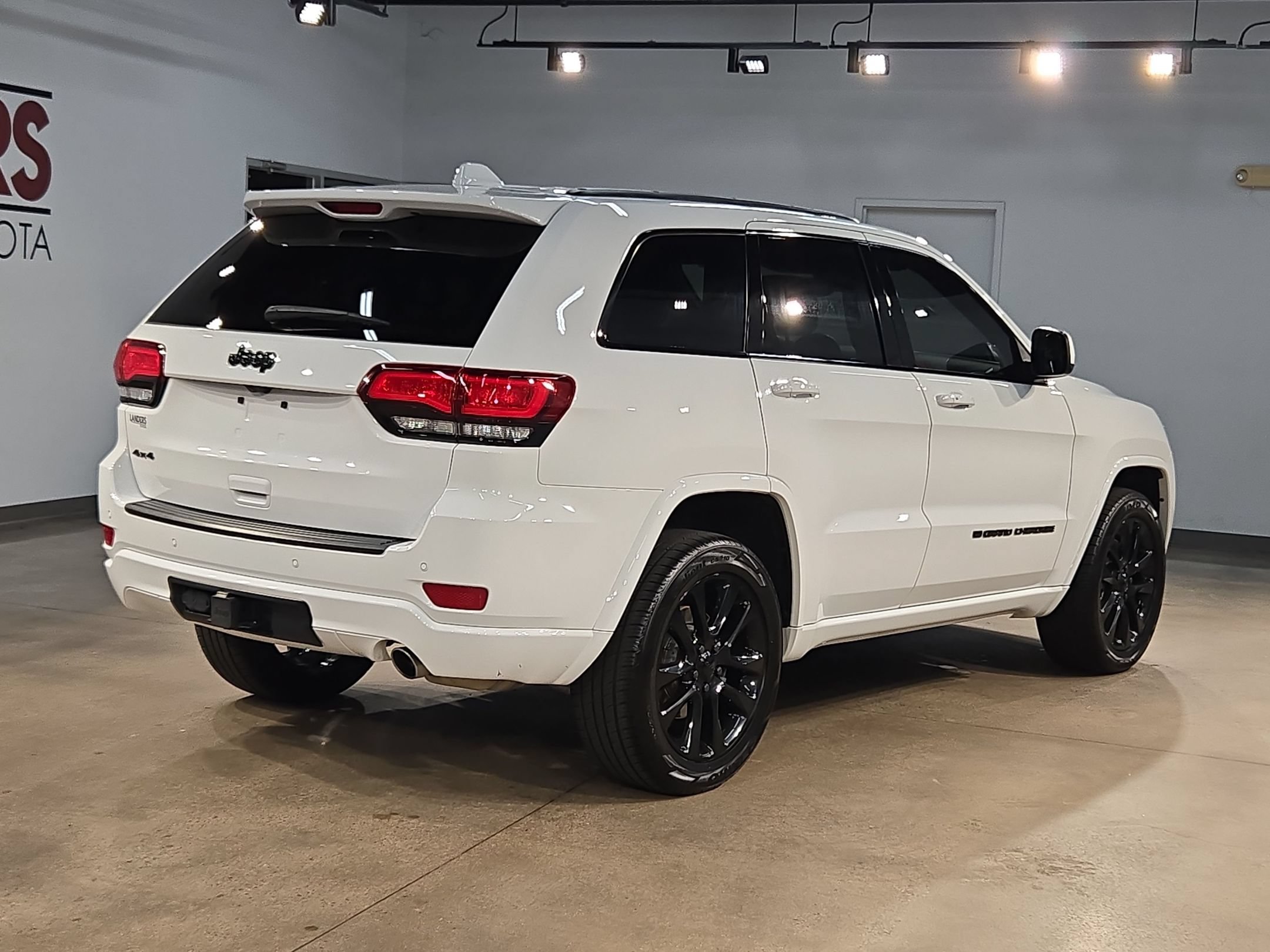 Used 2022 Jeep Grand Cherokee Laredo X AWD/4WD image 7