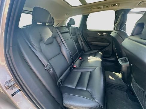 Used 2018 Volvo XC60 T5 Momentum w/ Vision Package AWD/4WD image 28