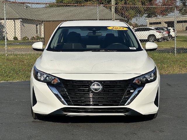 Used 2025 Nissan Sentra SV FWD image 2
