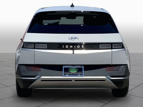 Used 2024 Hyundai Ioniq 5 SE RWD image 4