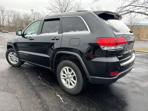 Used 2019 Jeep Grand Cherokee Laredo image 3