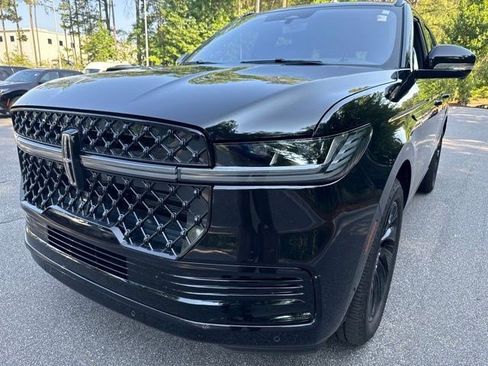 Used 2025 Lincoln Navigator Reserve w/ Jet Appearance Package AWD/4WD image 1