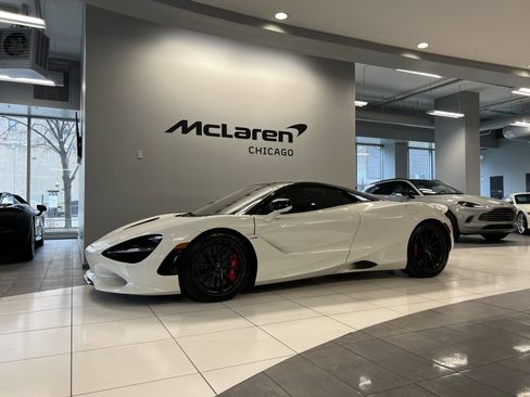 Used 2024 McLaren 750S Spider image 12