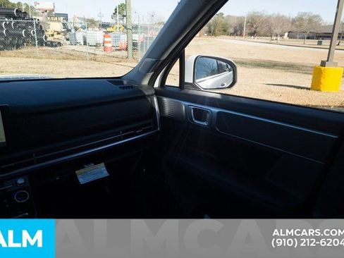 Used 2025 Hyundai Santa Fe Limited image 19
