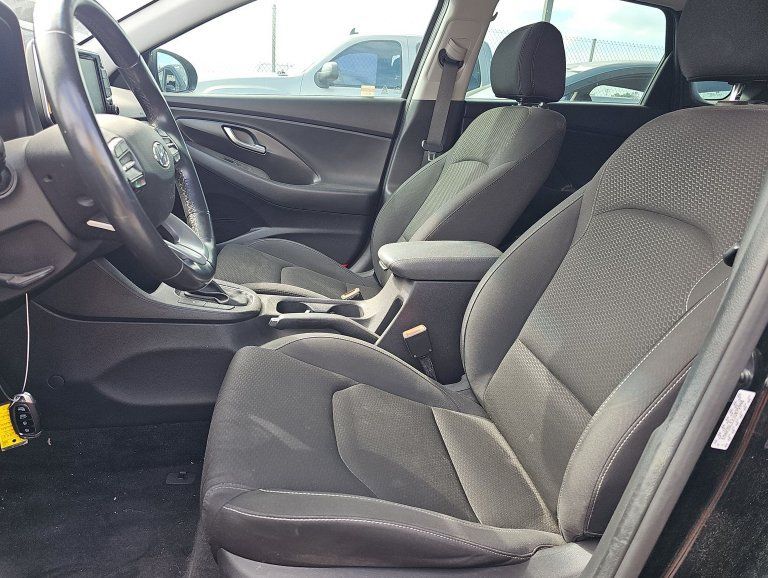 Used 2018 Hyundai Elantra GT w/ Style Package 02 FWD image 6