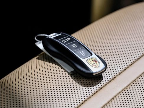 Used 2019 Porsche Cayenne Sport Utility 4D image 63