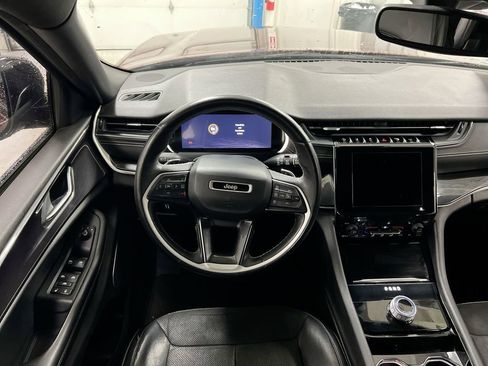 Used 2021 Jeep Grand Cherokee L Laredo image 11