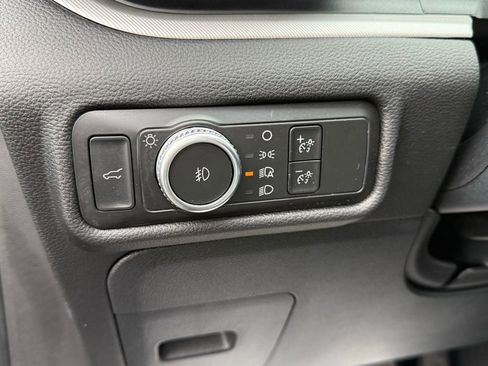 Used 2022 Ford Explorer XLT w/ Equipment Group 202A image 13