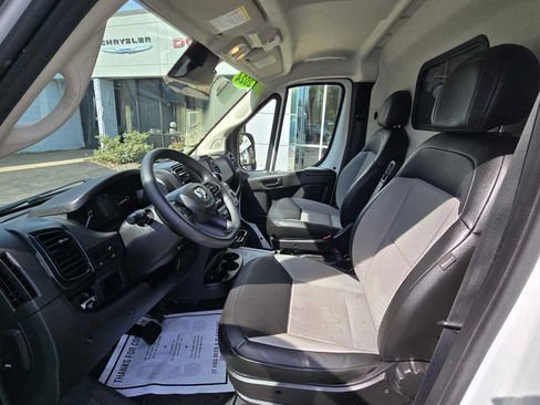 Used 2024 RAM ProMaster 2500 w/ Convenience Group FWD image 2