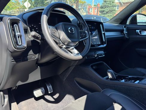 Used 2021 Volvo XC40 T5 R-Design w/ Climate Package image 15