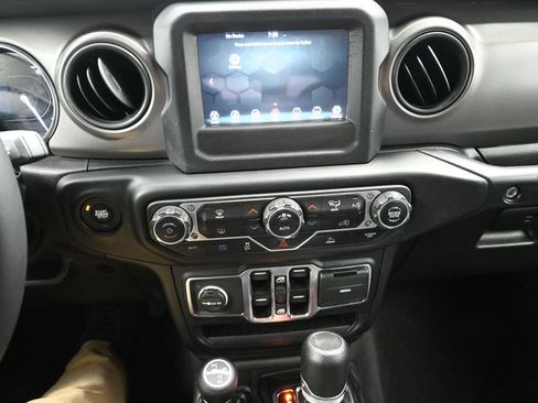 Used 2023 Jeep Wrangler Unlimited AWD/4WD image 16