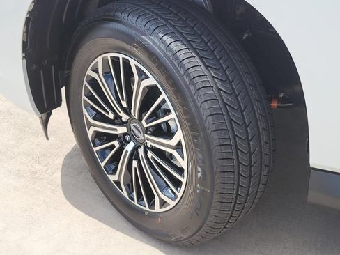 New 2026 Nissan Armada SL w/ Captain's Chari Seat Package RWD image 9