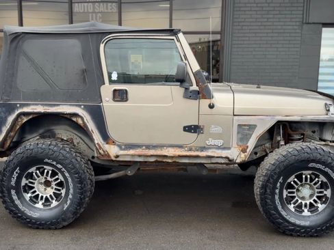 Used 2004 Jeep Wrangler Sahara w/ Dual Top Group AWD/4WD image 2