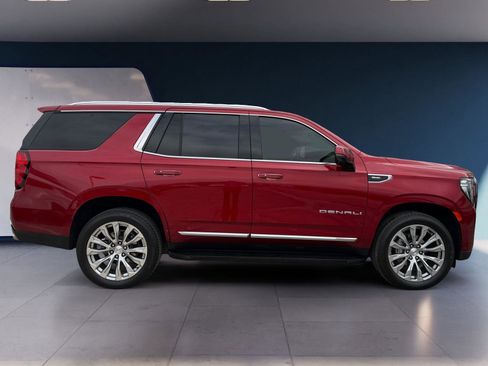 Used 2024 GMC Yukon Denali w/ Advanced Technology Package image 6