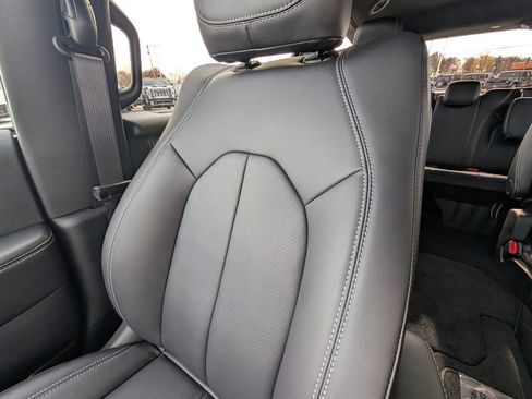 New 2026 Chrysler Pacifica Select image 12