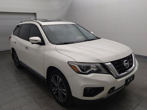 Used 2017 Nissan Pathfinder Platinum w/ Family Entertainment Package AWD/4WD image 13
