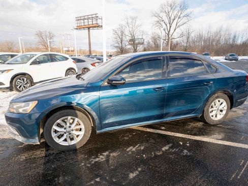 Used 2018 Volkswagen Passat 2.0T S image 3