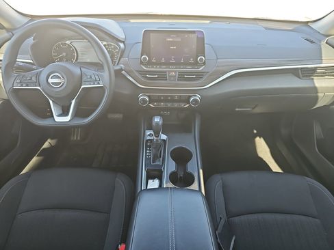 Used 2025 Nissan Altima 2.5 SV FWD image 15