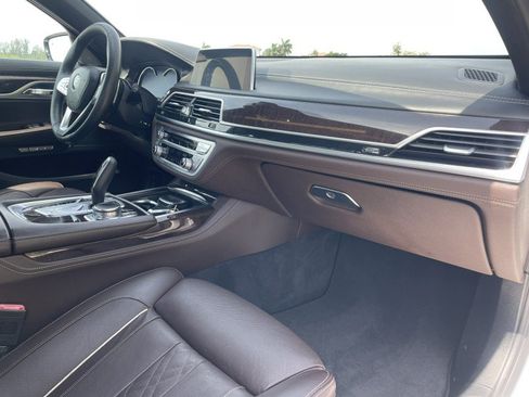Used 2016 BMW 740i w/ Executive Package 2 RWD image 8