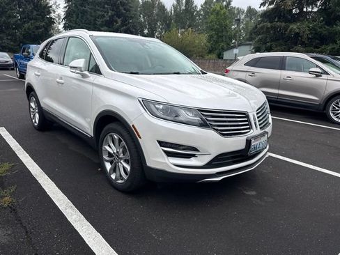 Used 2018 Lincoln MKC Select w/ Select Plus Package AWD/4WD image 2