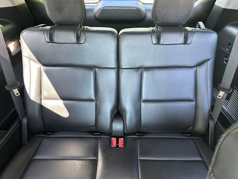 Used 2022 Ford Explorer XLT w/ Equipment Group 202A AWD/4WD image 22