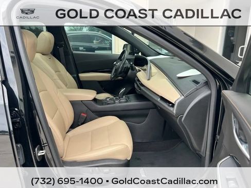 Certified 2024 Cadillac XT4 Luxury w/ Cold Weather Package FWD image 7