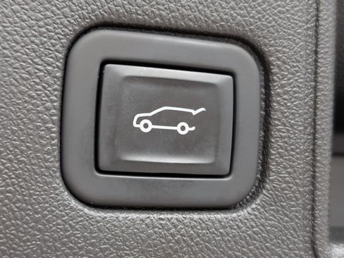 Certified 2022 GMC Terrain SLE w/ Driver Convenience Package FWD image 18
