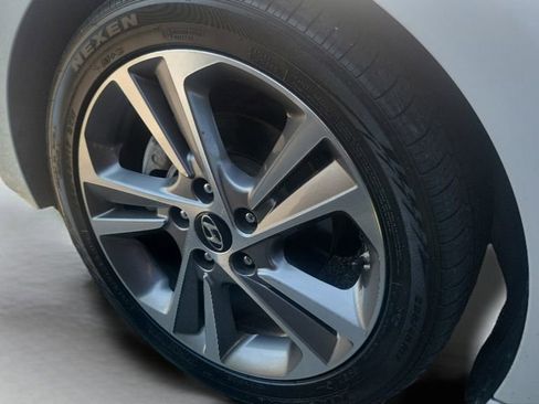 Used 2017 Hyundai Elantra Limited w/ Limited Tech Package 04 image 3