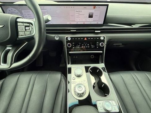Used 2025 Genesis GV80 2.5T Standard AWD/4WD image 3