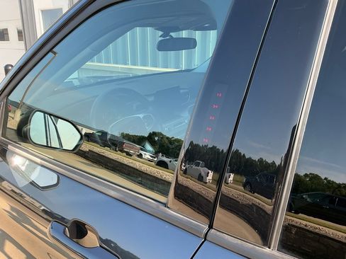 Used 2024 Ford Explorer XLT w/ Equipment Group 202A AWD/4WD image 7