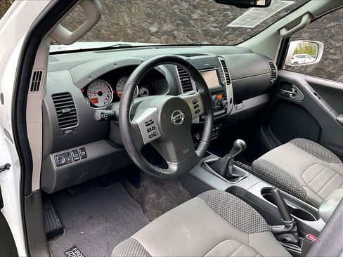 Used 2015 Nissan Frontier PRO-4X AWD/4WD image 12