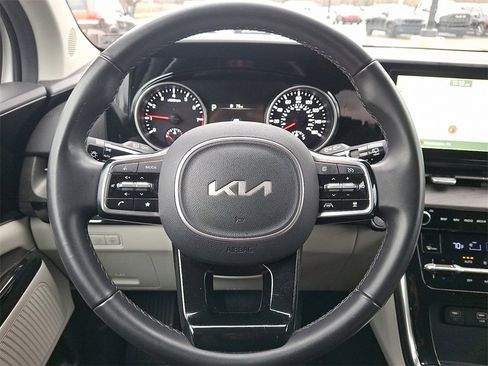 Used 2024 Kia Carnival EX image 20