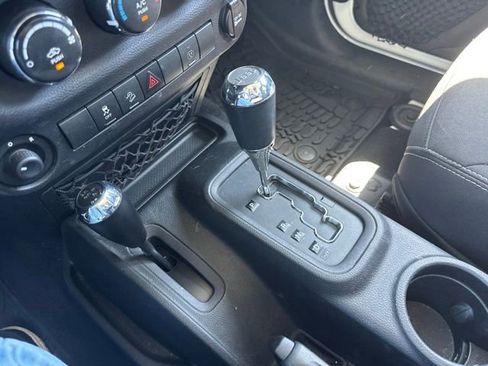 Used 2015 Jeep Wrangler Unlimited Sahara w/ Connectivity Group AWD/4WD image 19