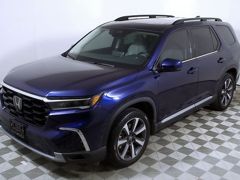 Used 2023 Honda Pilot Touring image 3