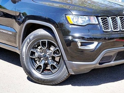 Certified 2022 Jeep Grand Cherokee Laredo X RWD image 4