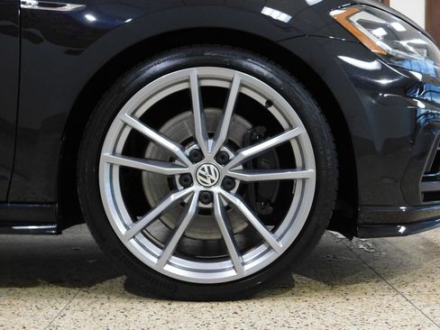 Used 2019 Volkswagen Golf R 4-Door AWD/4WD image 20