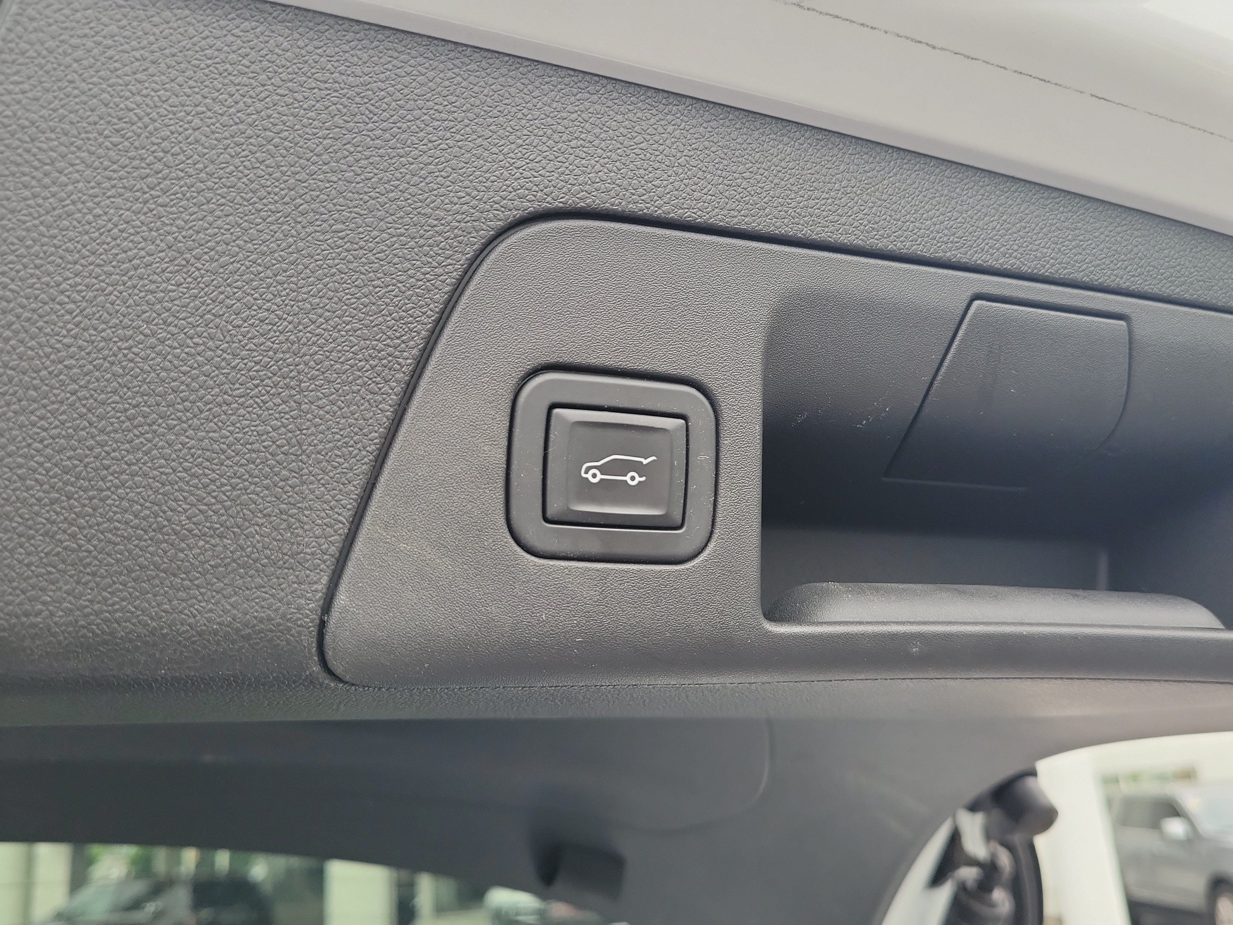 Used 2023 Buick Envision Essence AWD/4WD image 9