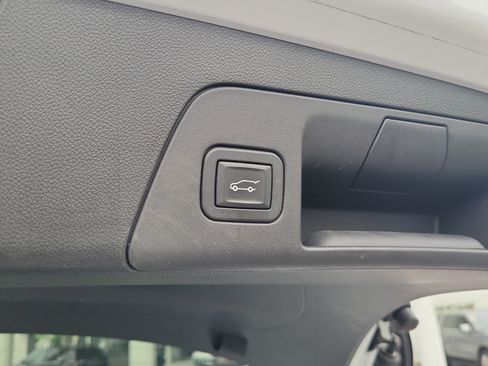 Used 2023 Buick Envision Essence AWD/4WD image 9