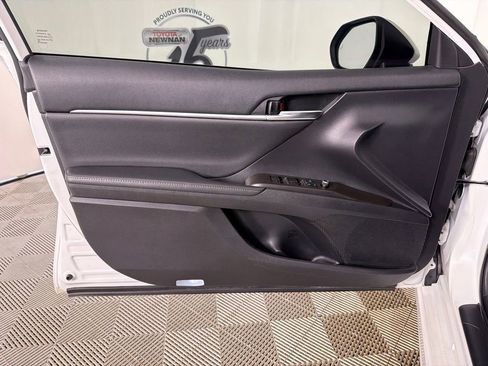 Used 2021 Toyota Camry XSE image 9