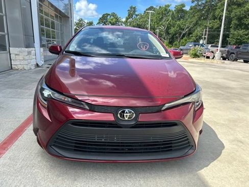 Used 2025 Toyota Corolla LE FWD image 2