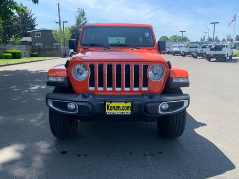 Used 2018 Jeep Wrangler Unlimited Sahara w/ Uconnect 4C Nav & Sound Group AWD/4WD image 9