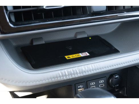 Used 2023 Toyota Highlander XLE image 28