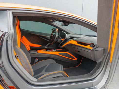 Used 2025 Lamborghini Revuelto AWD/4WD image 61