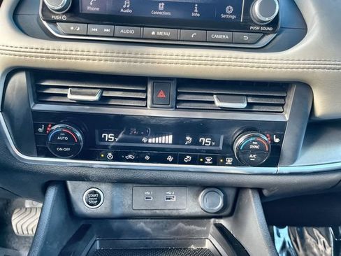 Used 2023 Nissan Rogue SV w/ SV Premium B Package AWD/4WD image 18