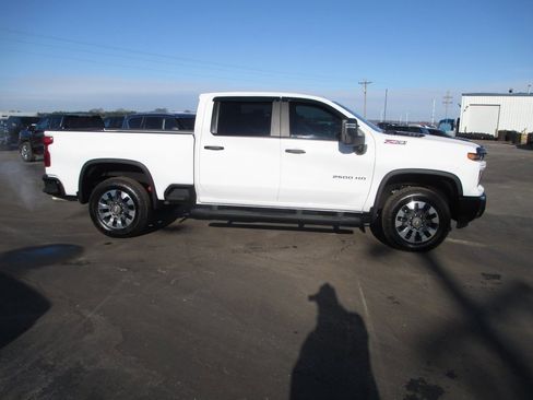 Certified 2025 Chevrolet Silverado 2500 Custom w/ Custom Convenience Package image 4