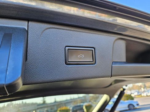 Used 2018 Volkswagen Atlas SE image 18