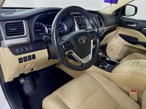Used 2019 Toyota Highlander Limited Platinum image 9