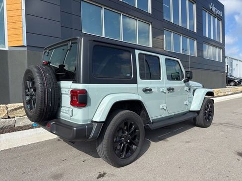 Used 2023 Jeep Wrangler Unlimited Sahara w/ Cold Weather Group AWD/4WD image 3